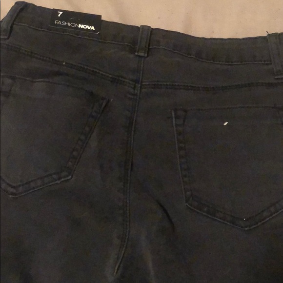 Too small - Picture 3 of 3